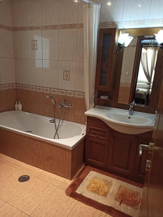 Golden Mirror In Kavala Apartment ภายนอก รูปภาพ